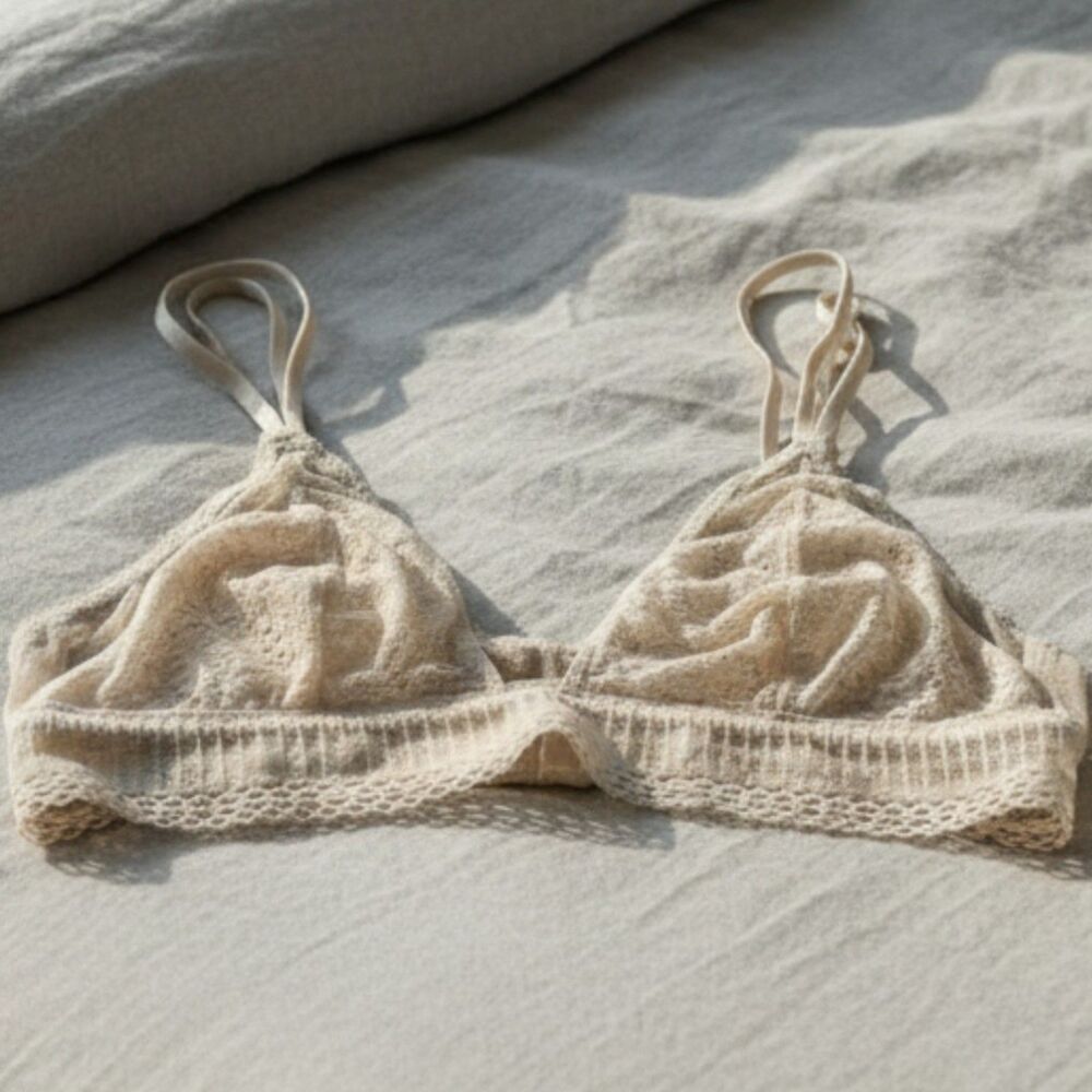 Victoria's Secret Women's Cream Lace Bra